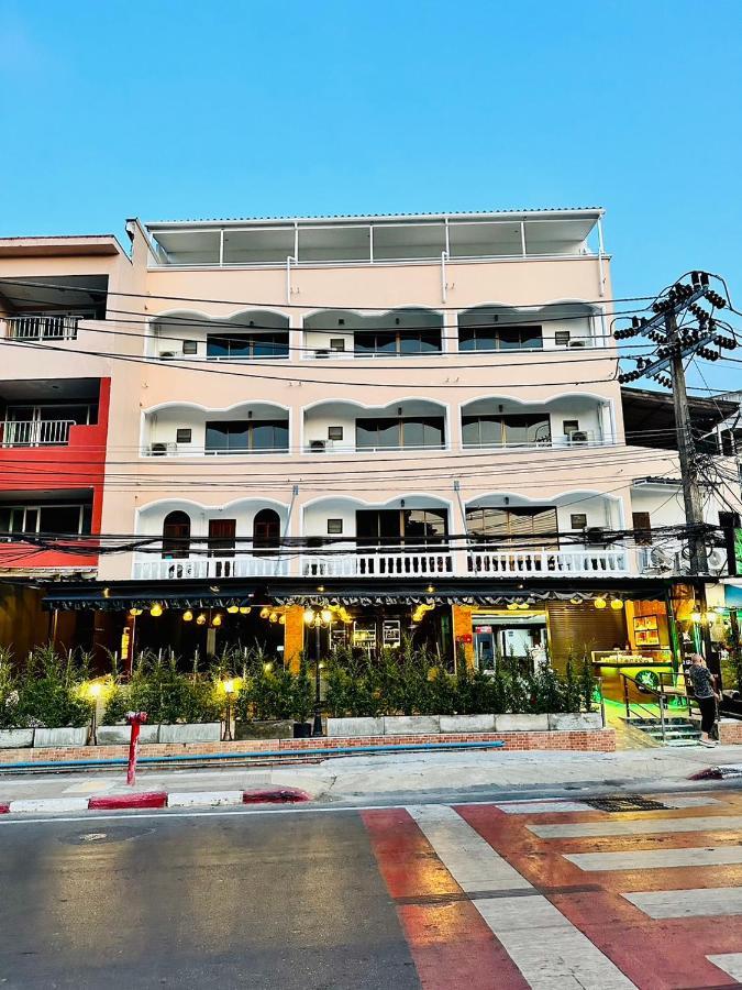 Lime Hotel Patong Exterior foto