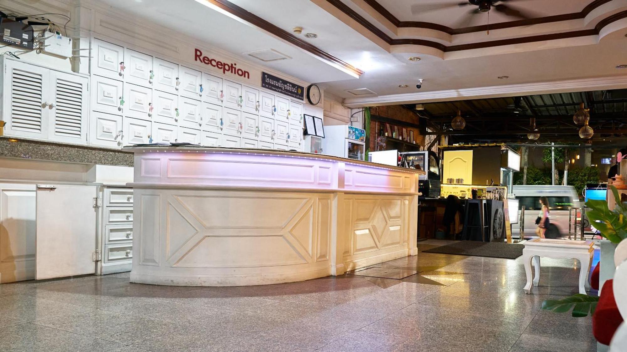 Lime Hotel Patong Exterior foto